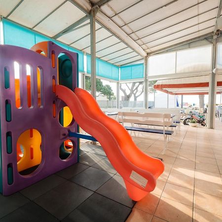 Hotel Villa Franca Lignano Sabbiadoro Bagian luar foto