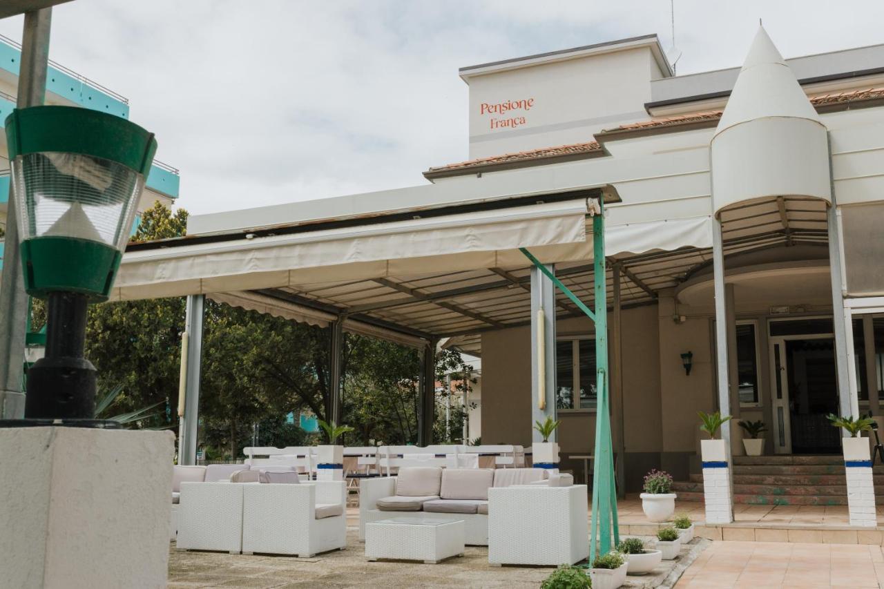Hotel Villa Franca Lignano Sabbiadoro Bagian luar foto