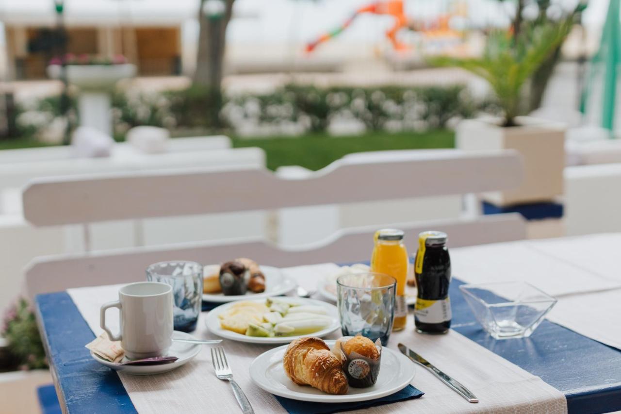 Hotel Villa Franca Lignano Sabbiadoro Bagian luar foto