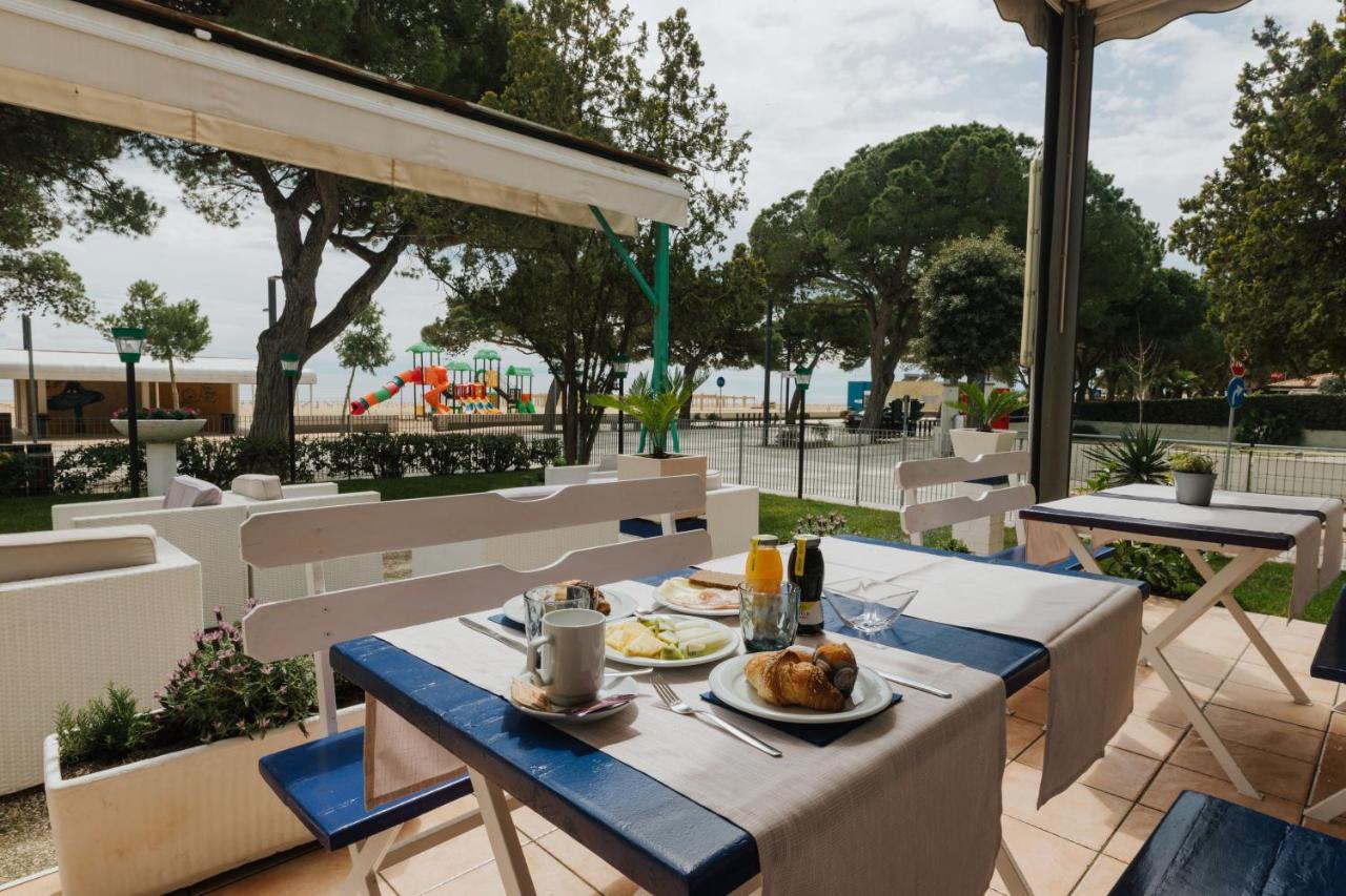 Hotel Villa Franca Lignano Sabbiadoro Bagian luar foto
