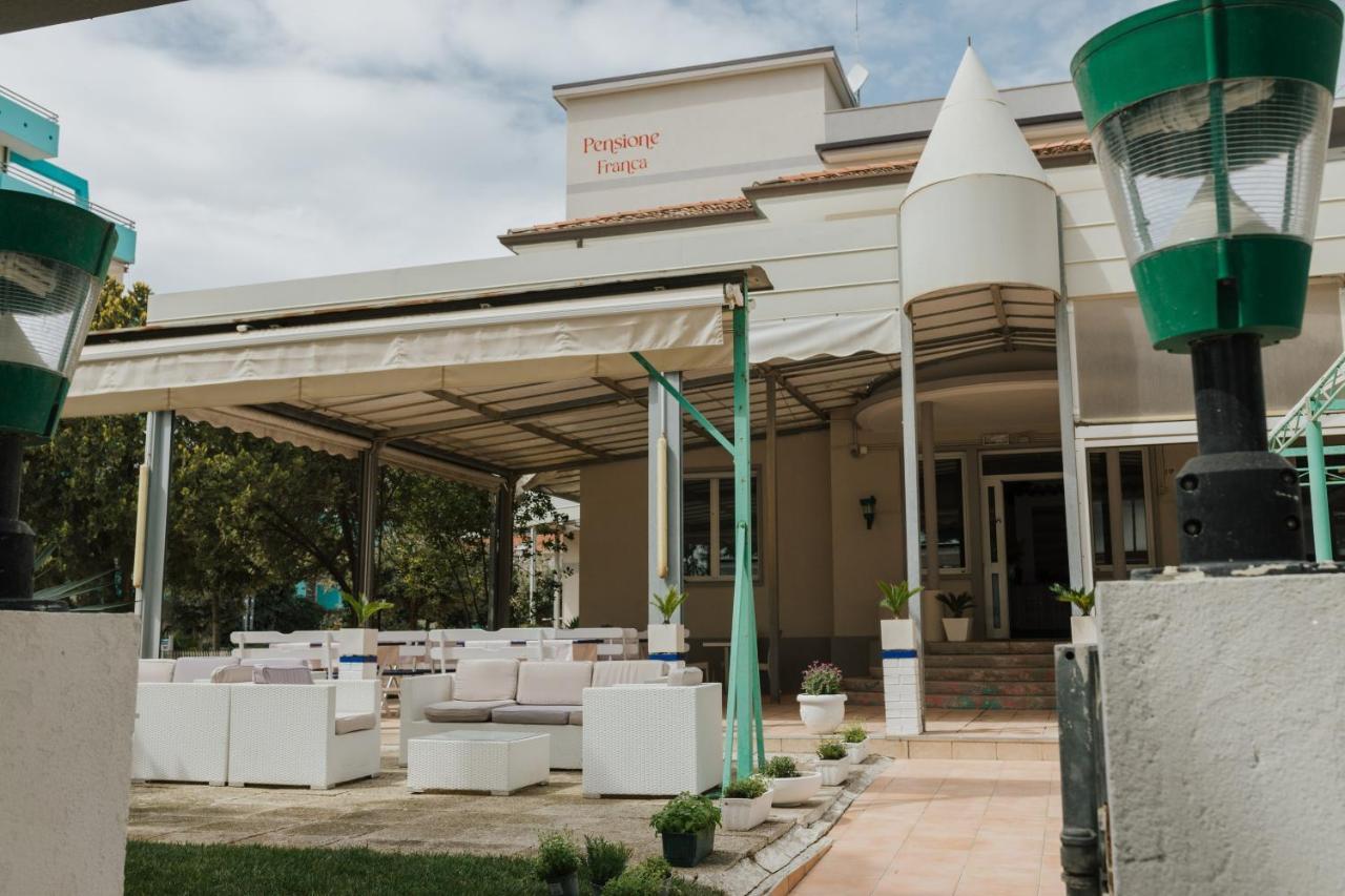 Hotel Villa Franca Lignano Sabbiadoro Bagian luar foto