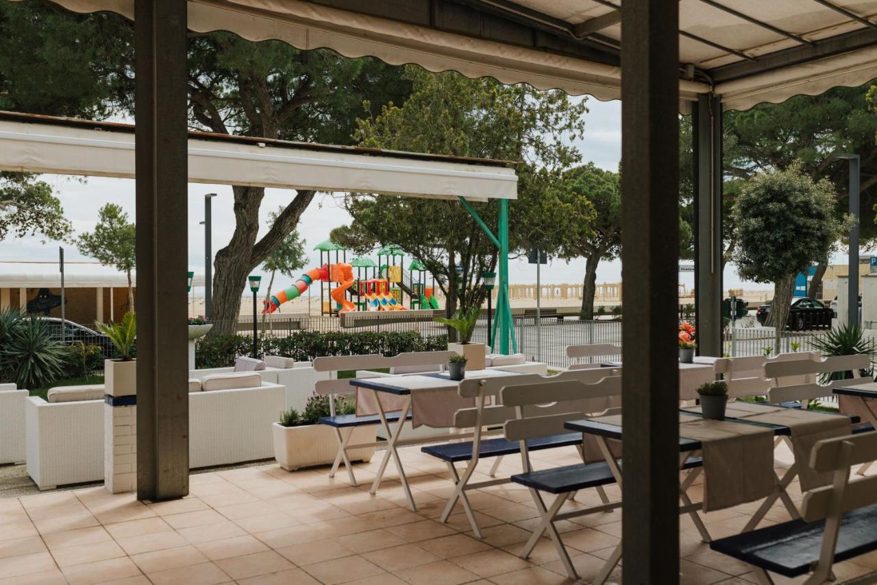 Hotel Villa Franca Lignano Sabbiadoro Bagian luar foto