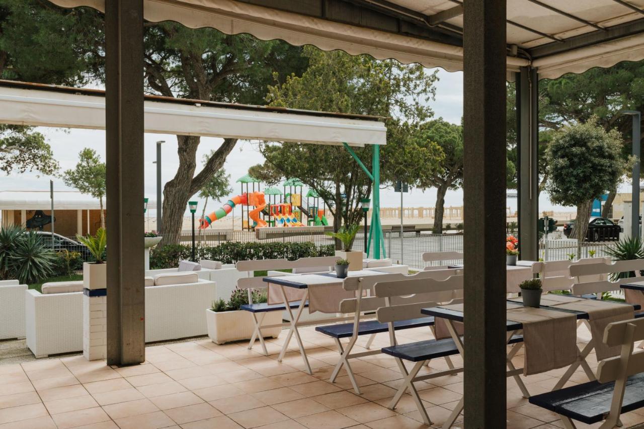 Hotel Villa Franca Lignano Sabbiadoro Bagian luar foto