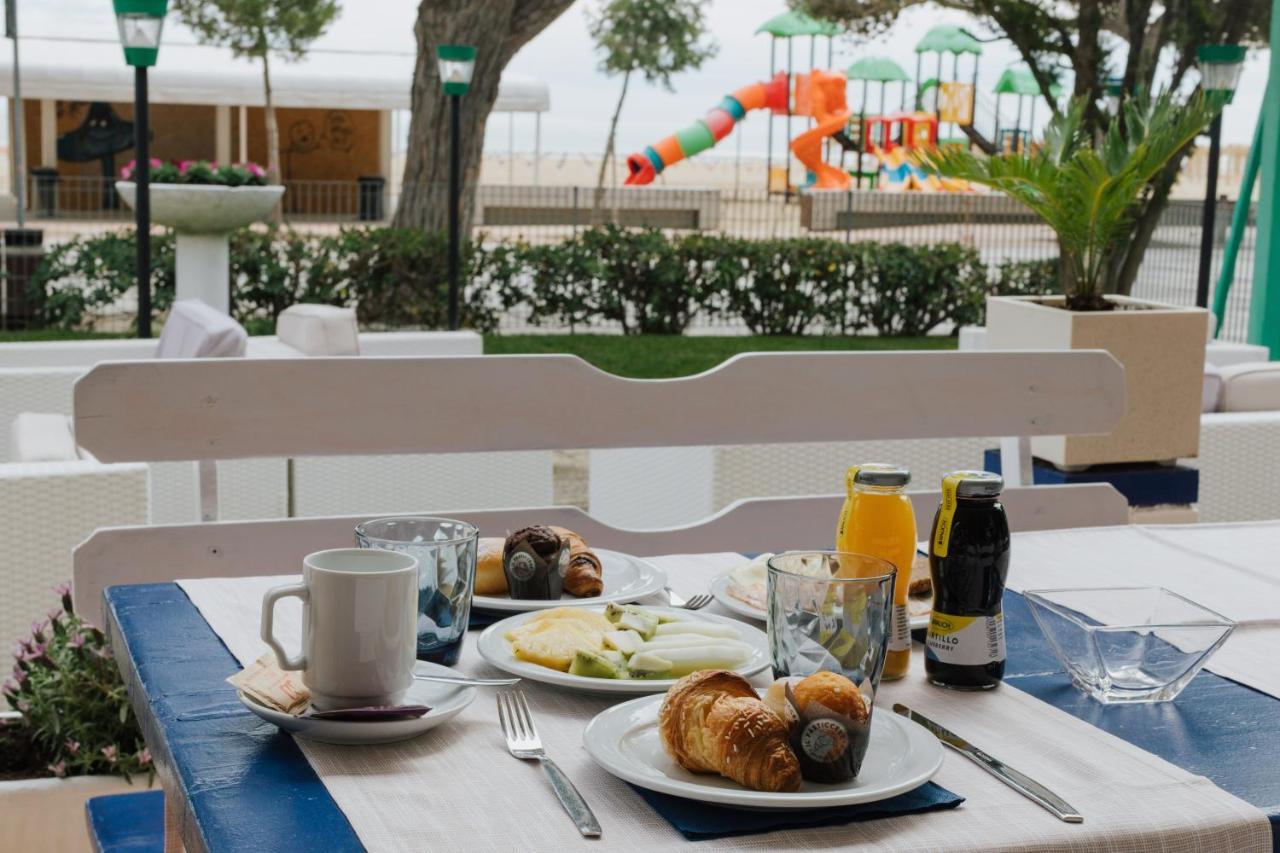 Hotel Villa Franca Lignano Sabbiadoro Bagian luar foto