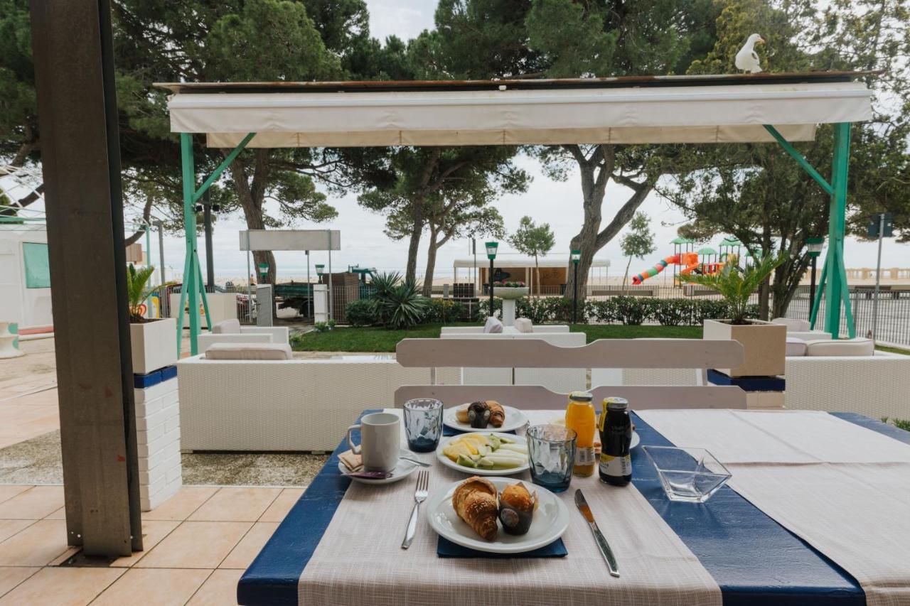 Hotel Villa Franca Lignano Sabbiadoro Bagian luar foto