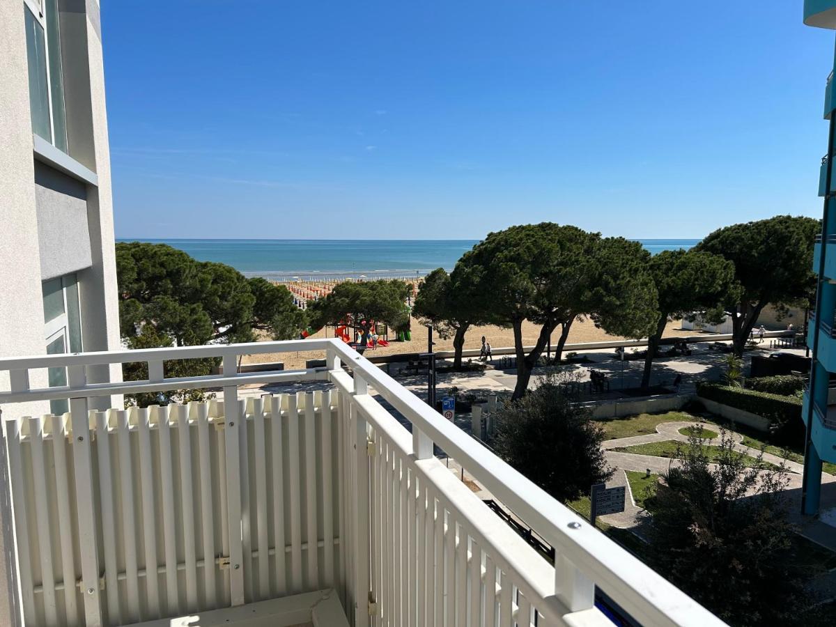 Hotel Villa Franca Lignano Sabbiadoro Bagian luar foto