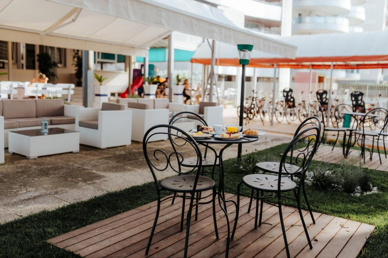 Hotel Villa Franca Lignano Sabbiadoro Bagian luar foto