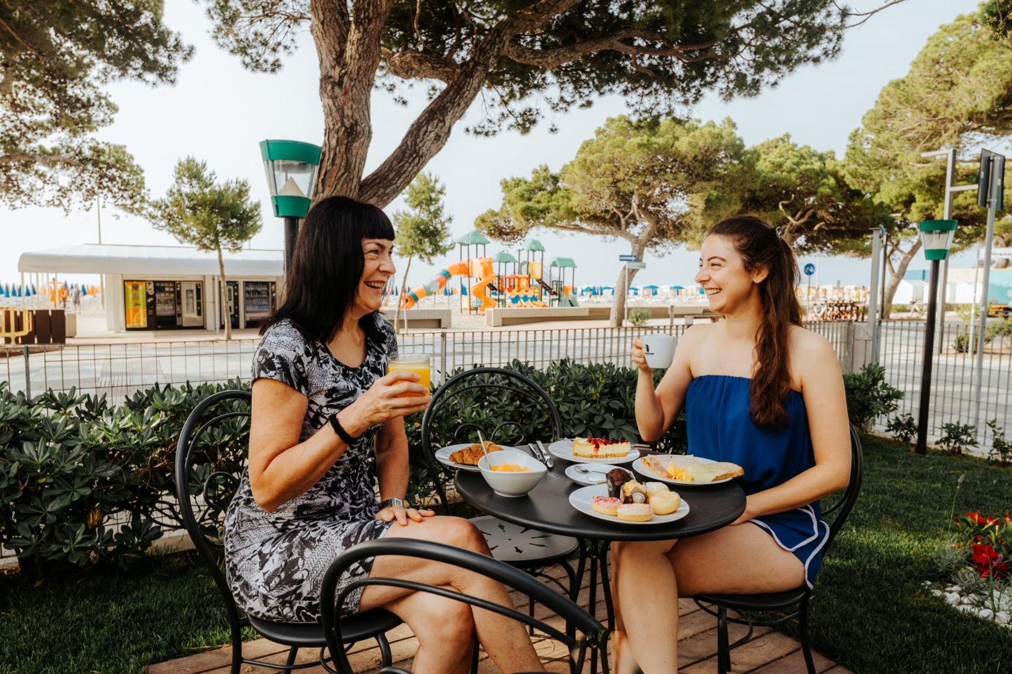 Hotel Villa Franca Lignano Sabbiadoro Bagian luar foto