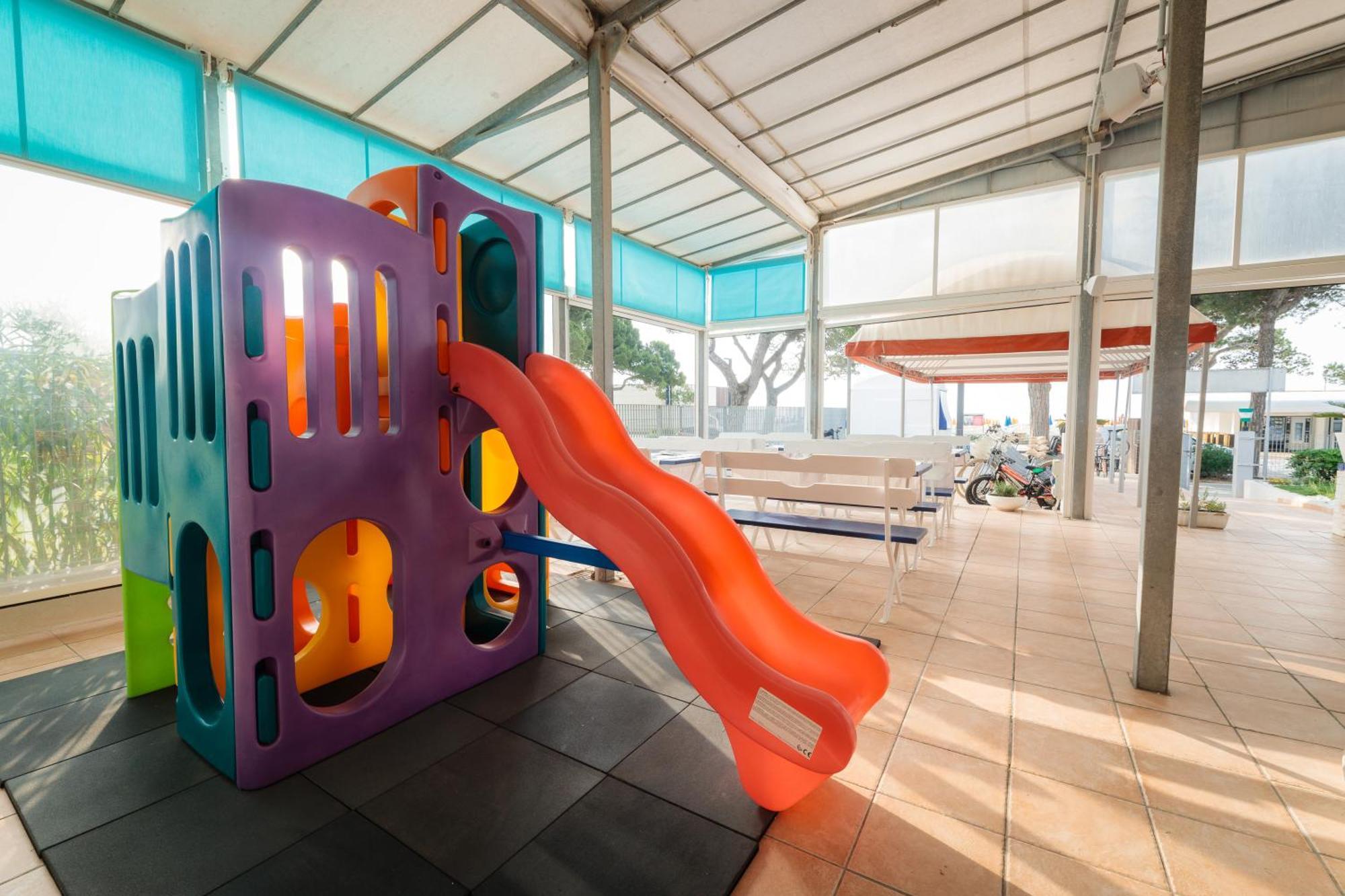 Hotel Villa Franca Lignano Sabbiadoro Bagian luar foto